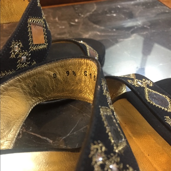 St.John Heels Black 9.5 with Beautiful Design - Picture 14 of 16